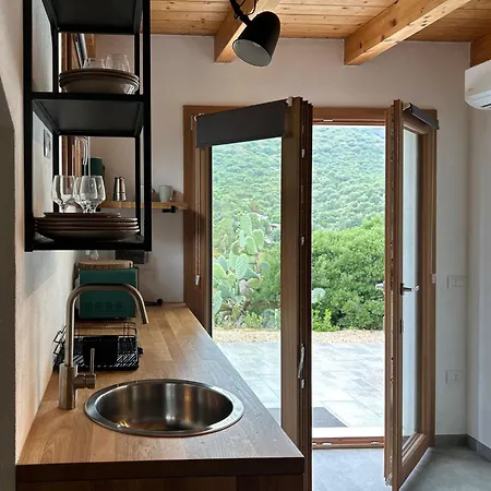 Alojamento de Acomodação e Pequeno-almoço Sa Guardia De Ferricci